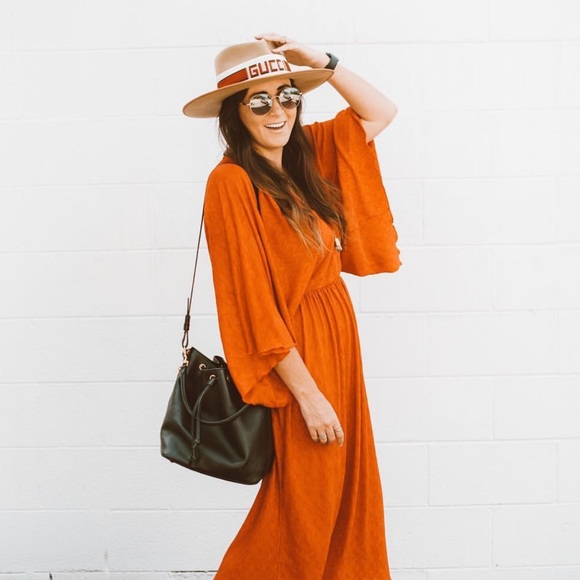 Meet your Posher, Hannah - Picture 1 of 3